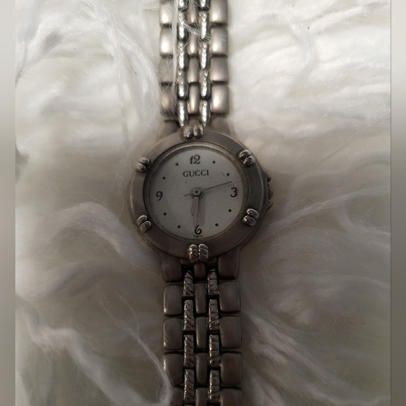 Vintage Gucci Two Tone Woman’s Watch - Picture 3 of 9